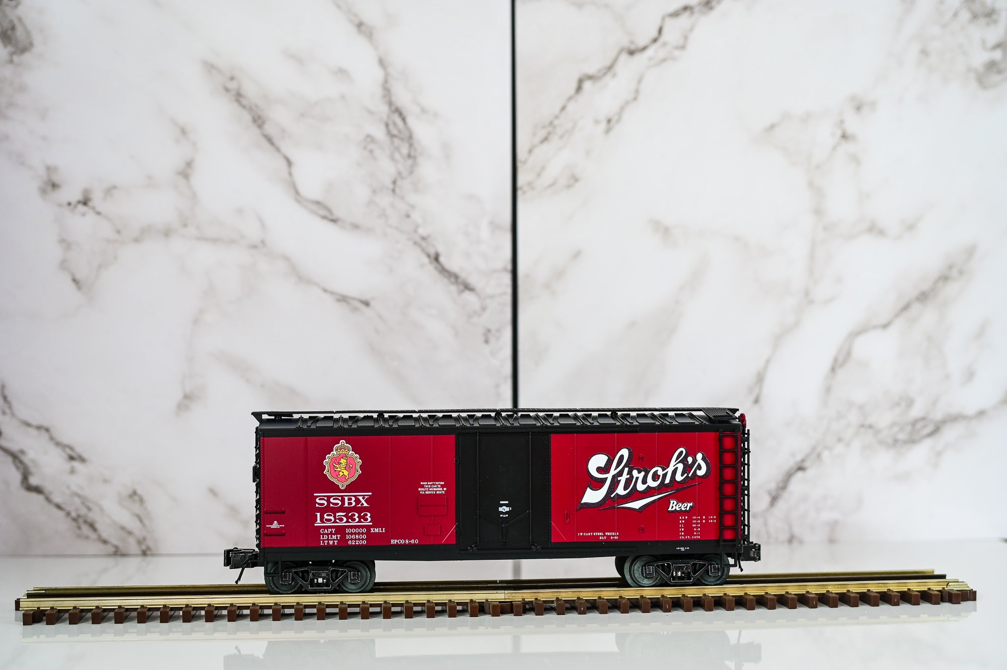 Atlas Trainman 40′ Plug Door Boxcar – Stroh’s | O Scale