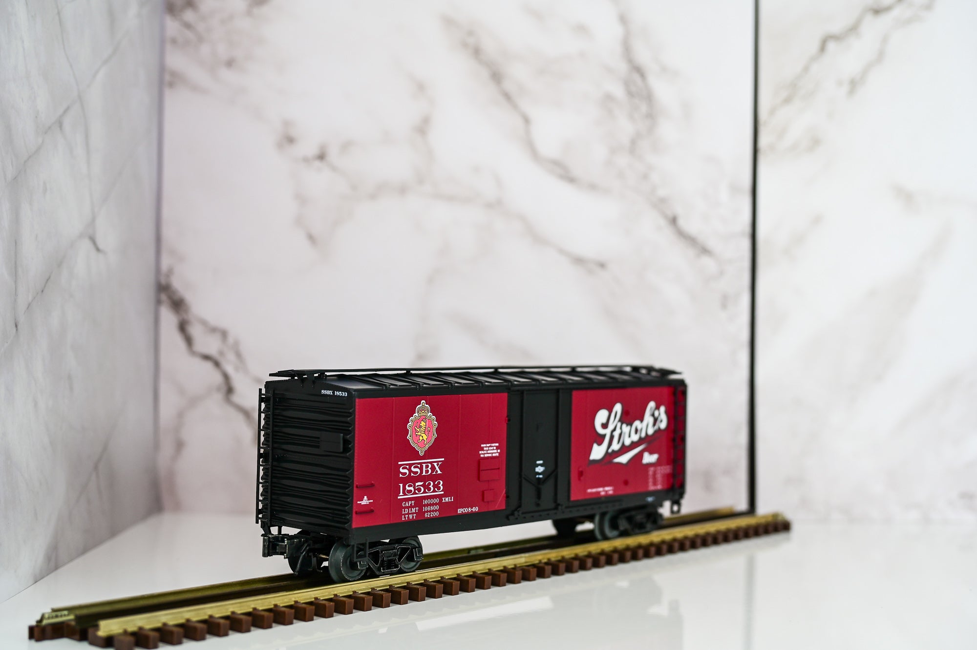 Atlas Trainman 40′ Plug Door Boxcar – Stroh’s | O Scale