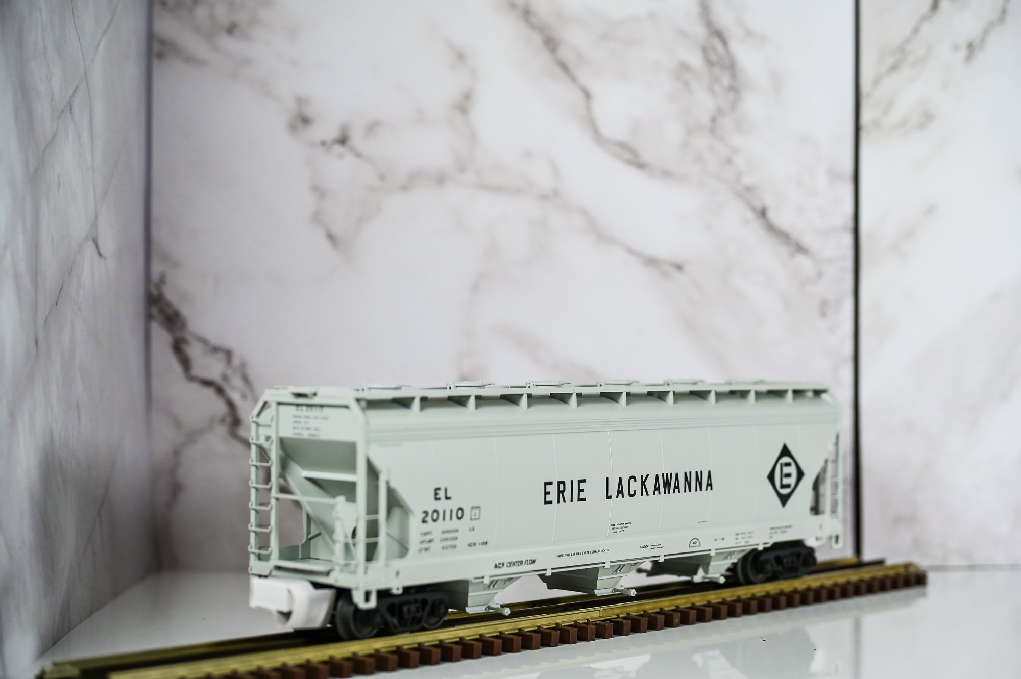 Atlas Erie Lackawanna 3-Bay Centerflow Hopper #20110 | Premier | O Scale