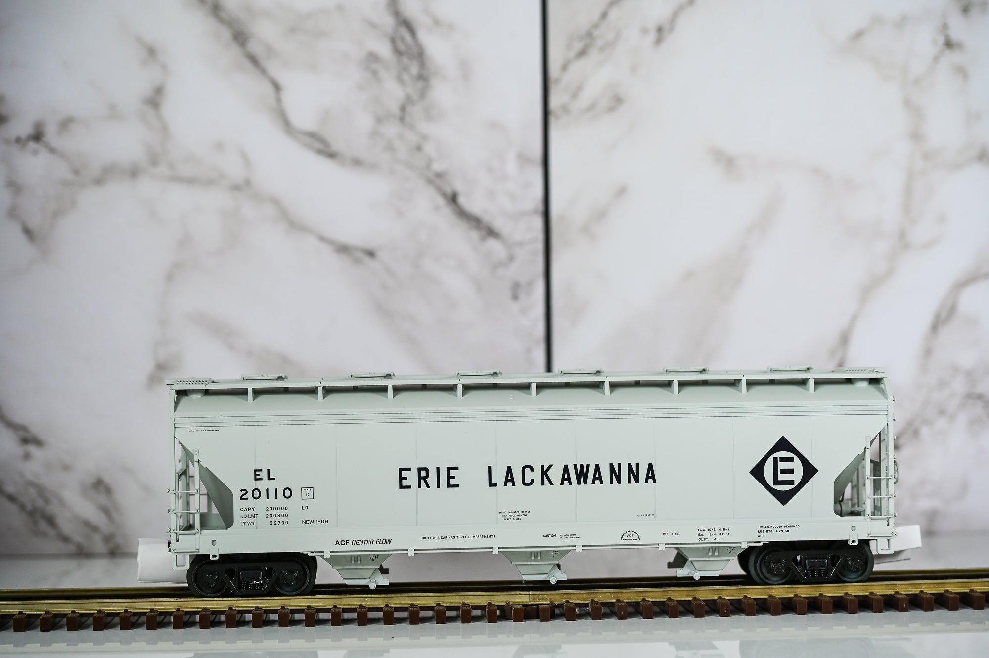 Atlas Erie Lackawanna 3-Bay Centerflow Hopper #20110 | Premier | O Scale