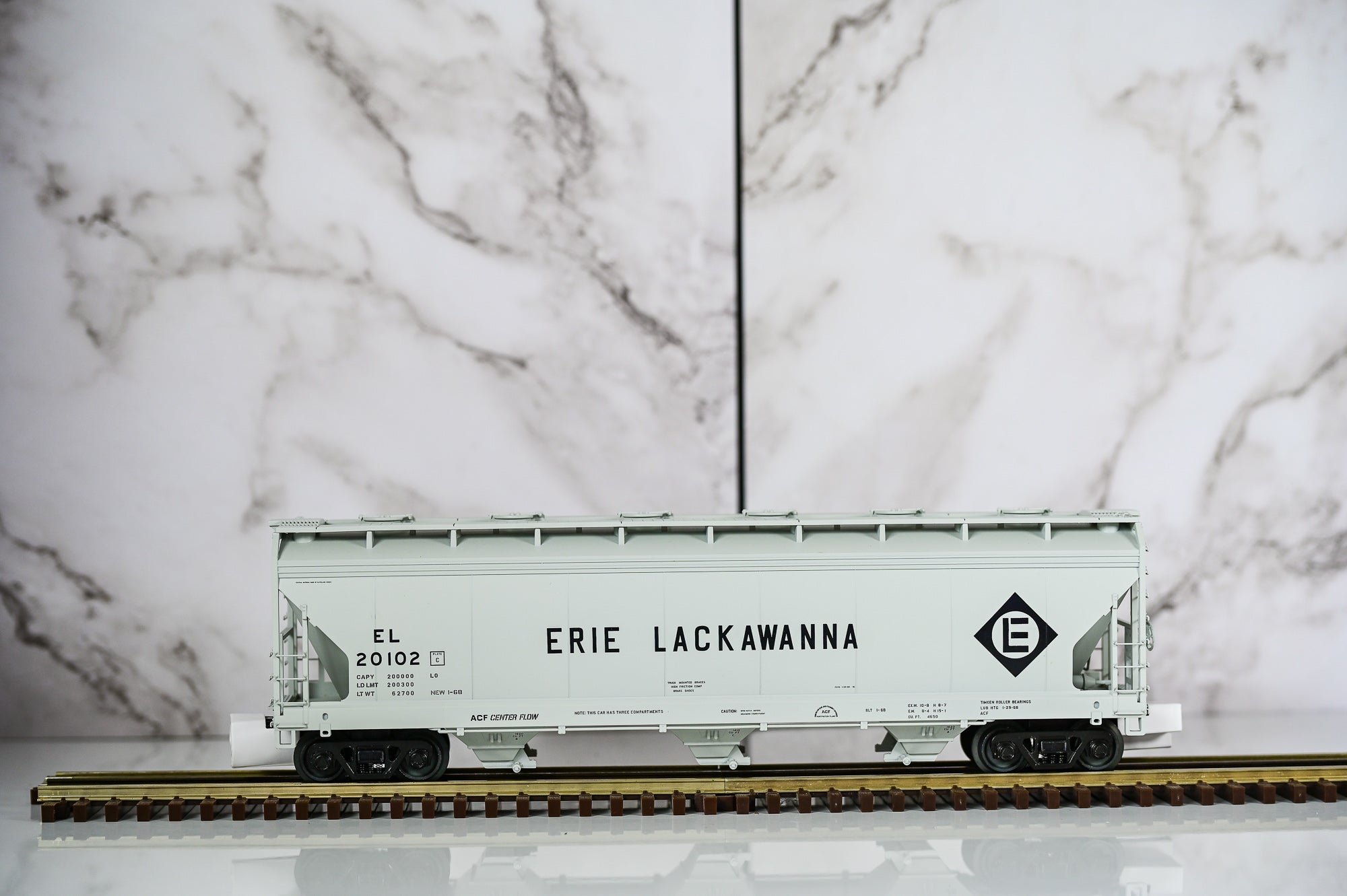 Atlas Erie Lackawanna 3-Bay Centerflow Hopper #20102 | Premier | O Scale