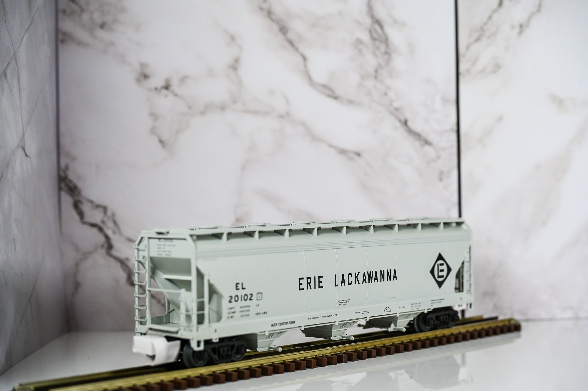 Atlas Erie Lackawanna 3-Bay Centerflow Hopper #20102 | Premier | O Scale