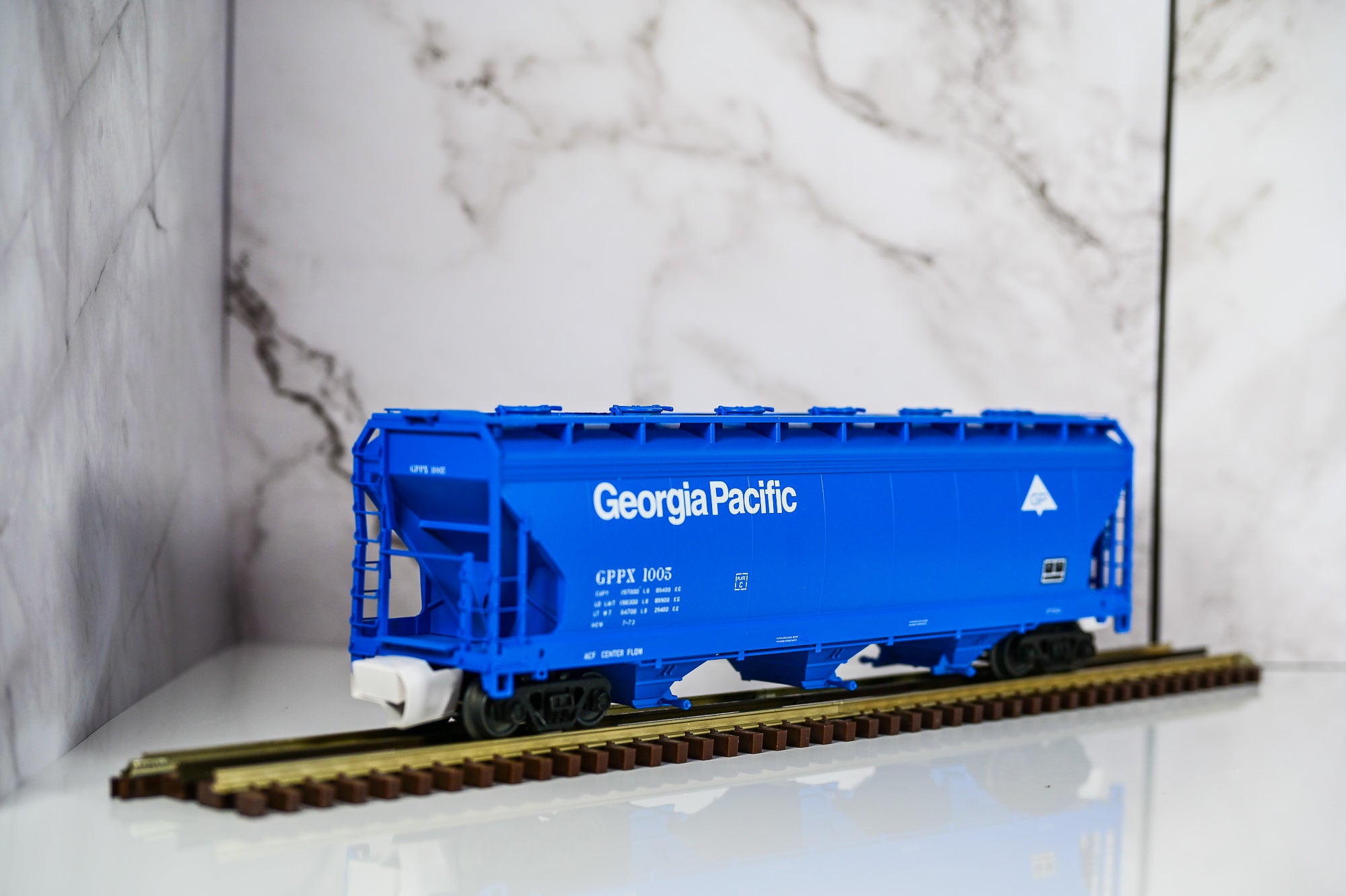 Atlas Georgia Pacific 3-Bay Centerflow Hopper #1005 | Premier | O Scale