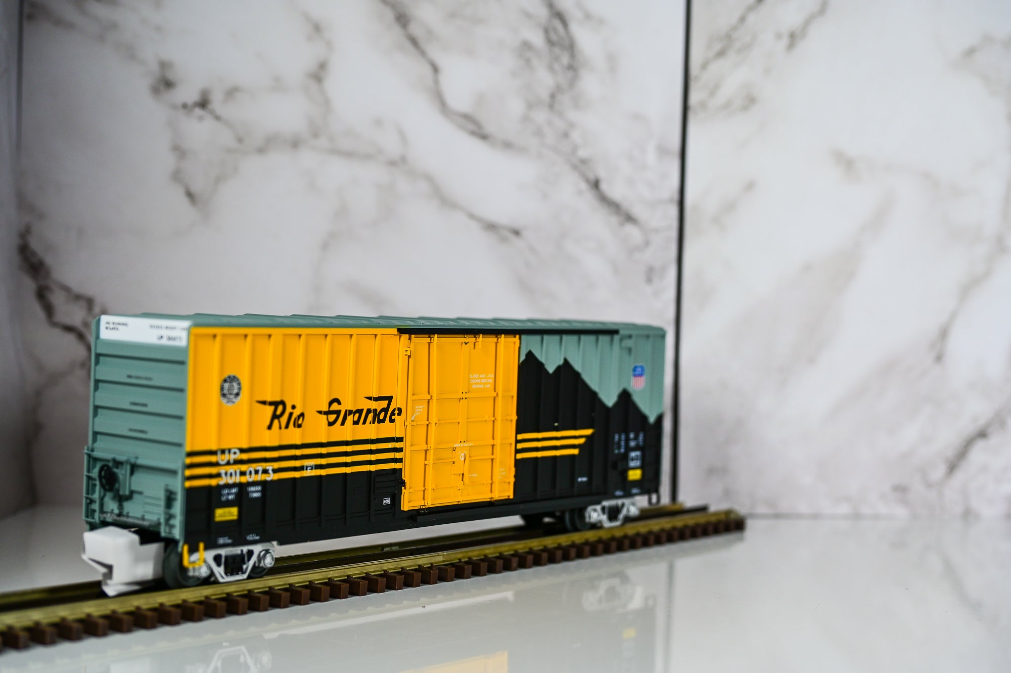 Atlas Denver & Rio Grande Gunderson High Cube Boxcar 4-Pack