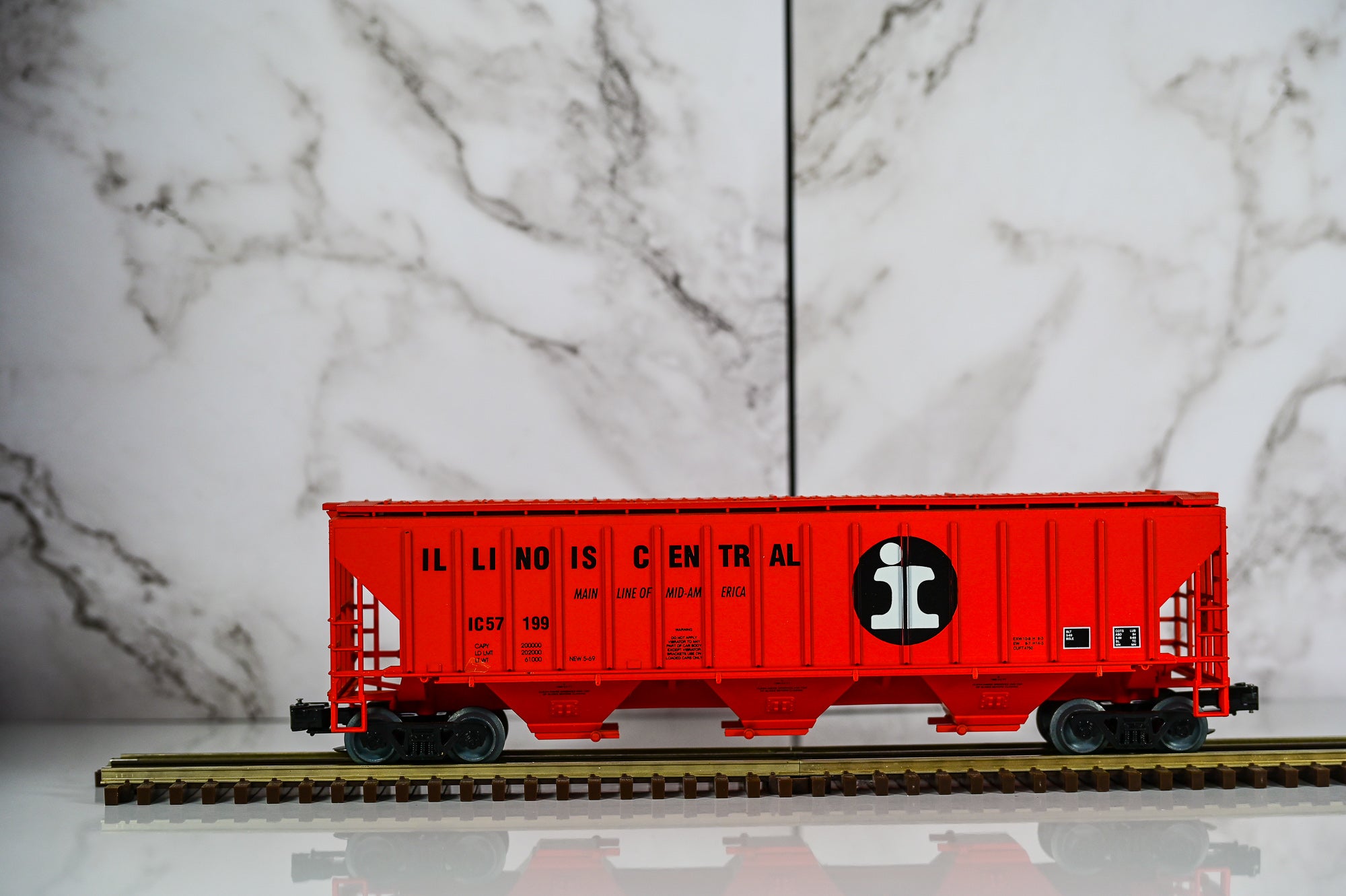 Weaver Illinois Central PS-2 Central Discharge Hopper #57199 | O Scale