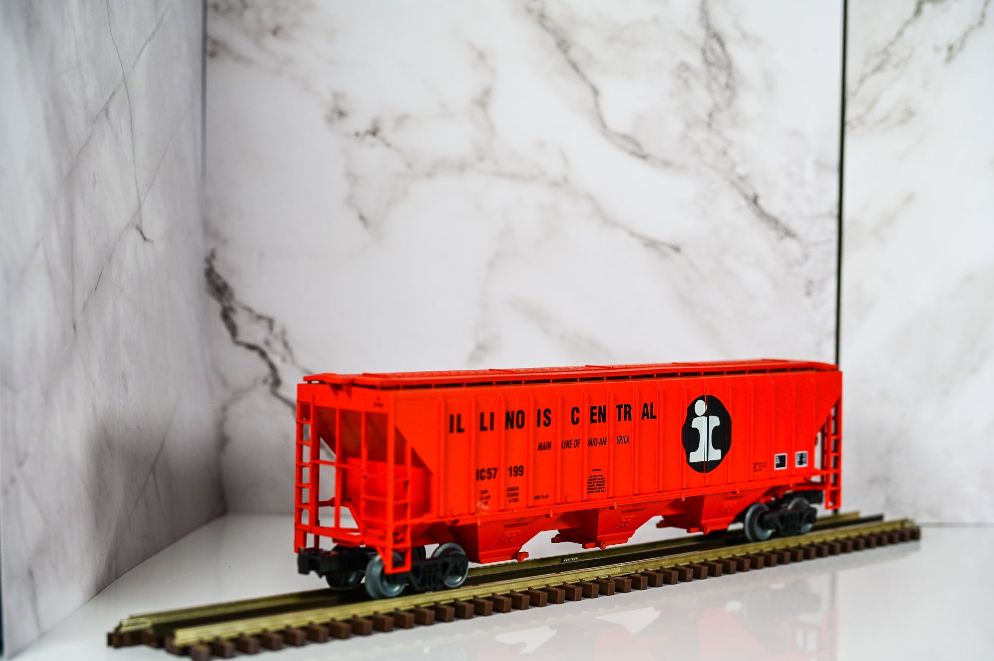 Weaver Illinois Central PS-2 Central Discharge Hopper #57199 | O Scale