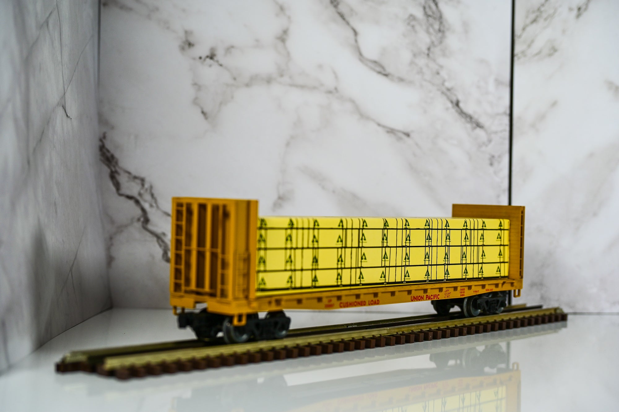 Weaver Union Pacific 50' Bulkhead Flat Car #115857 | O Scale