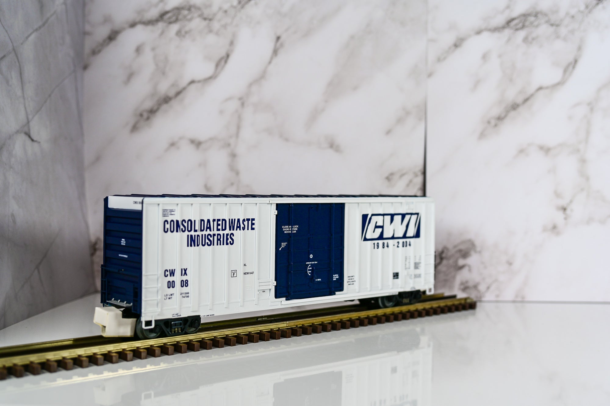 MTH Consolidated Waste Industries 50’ High-Cube Box Car 6-Car Set