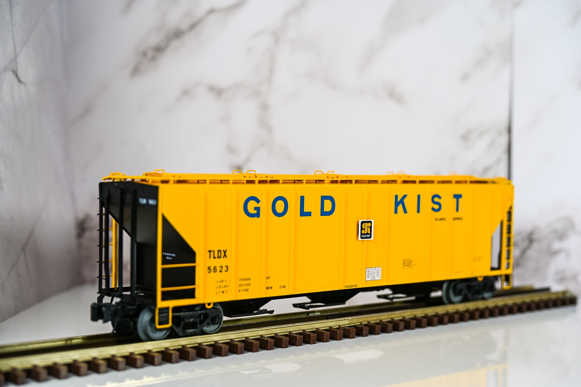 Atlas GOLD KIST PS-4427 Low Side Covered Hopper #5623 | Premier | O Scale