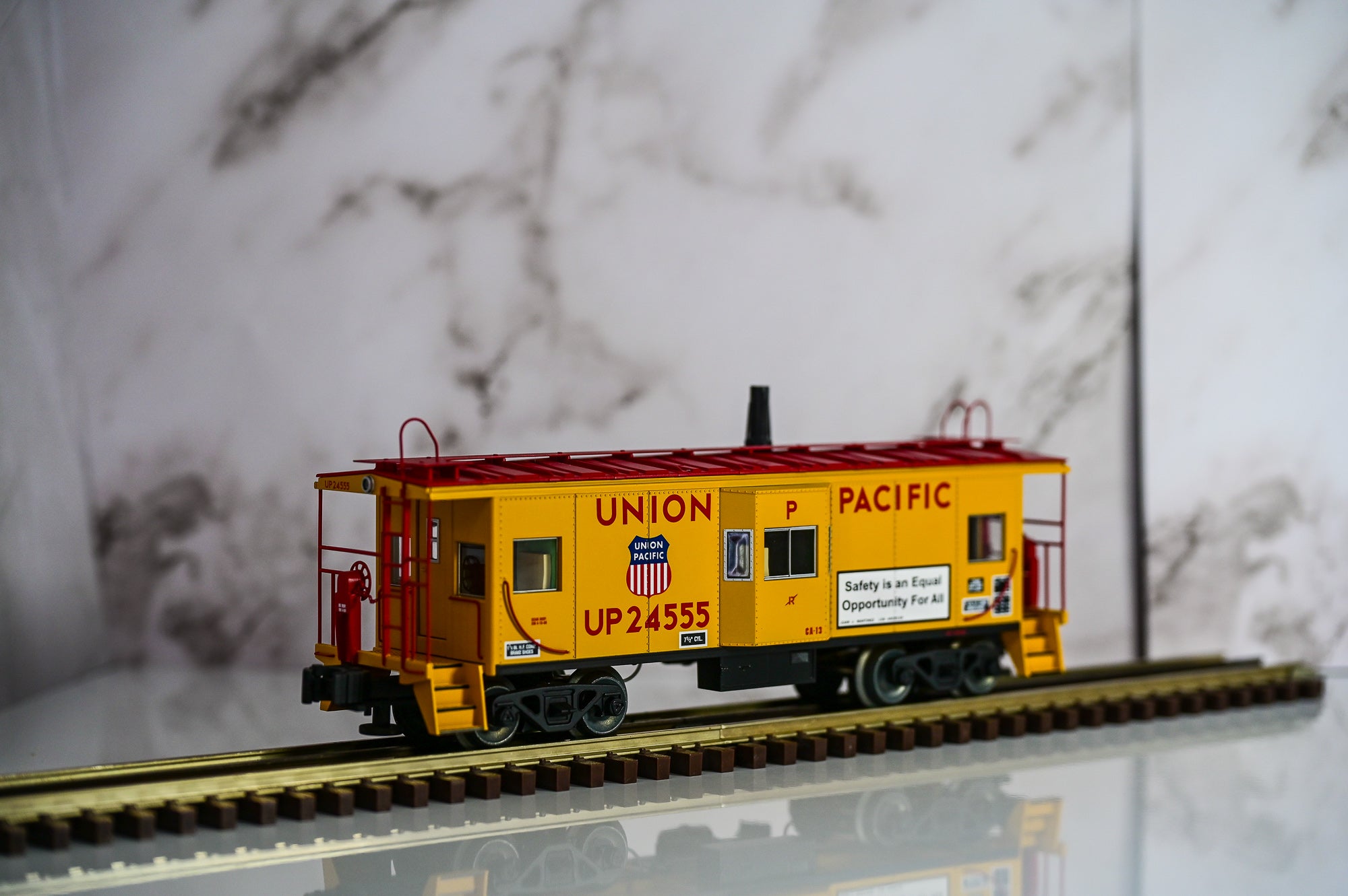 Lionel Union Pacific Bay Window Caboose #6-17646 | O Gauge