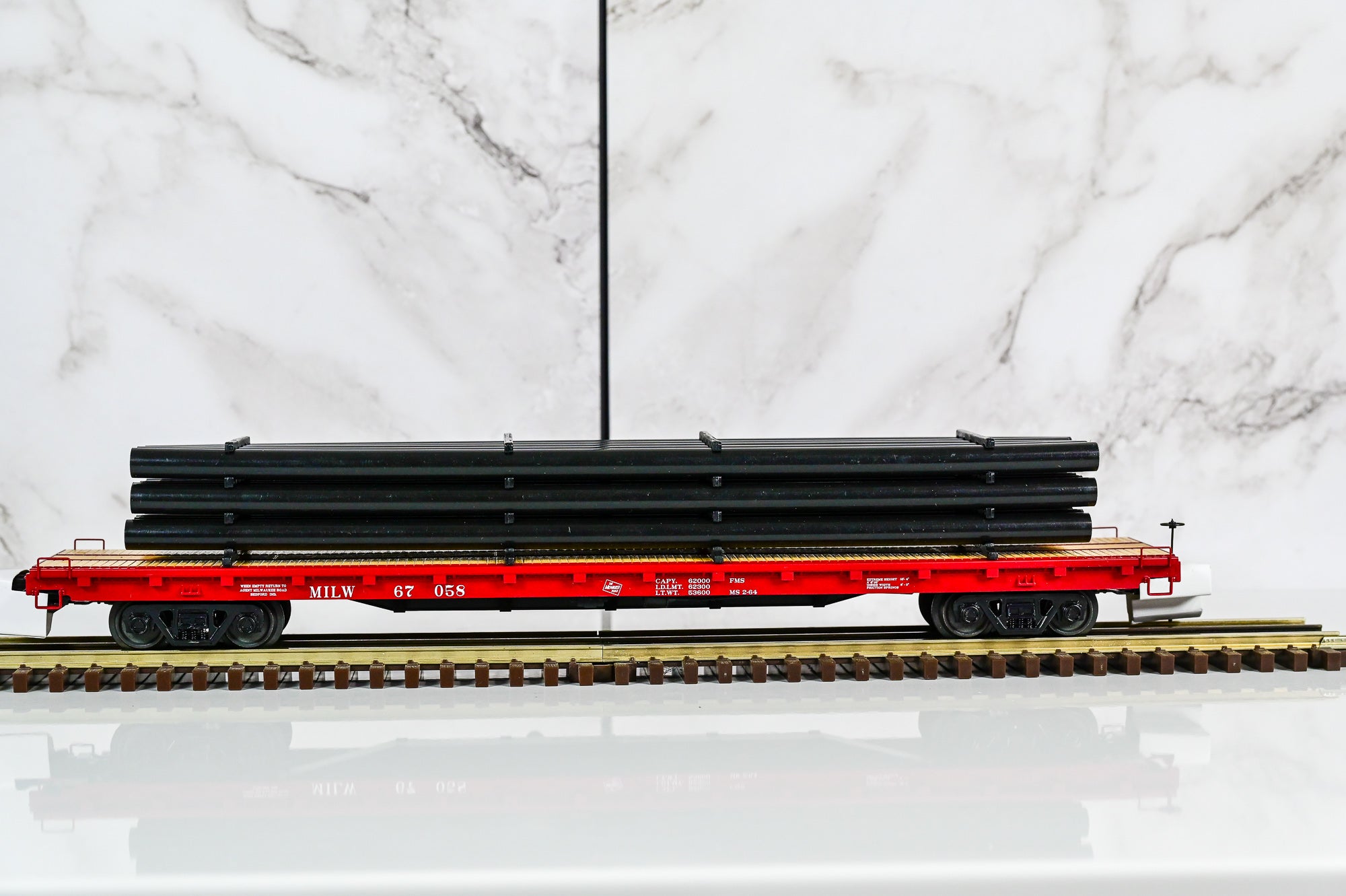 MTH Milwaukee Road 60' Flat Car w/Pipe Load #67058 | O Scale