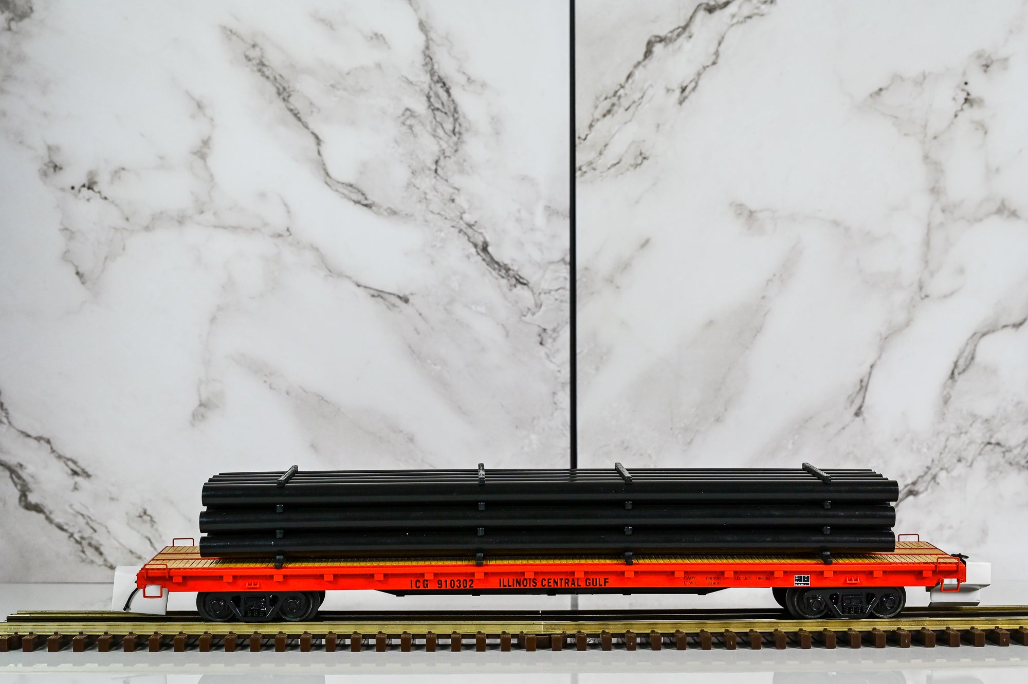 MTH Illinois Central Gulf #910302 60' Flat Car w/Pipe Load | O Scale