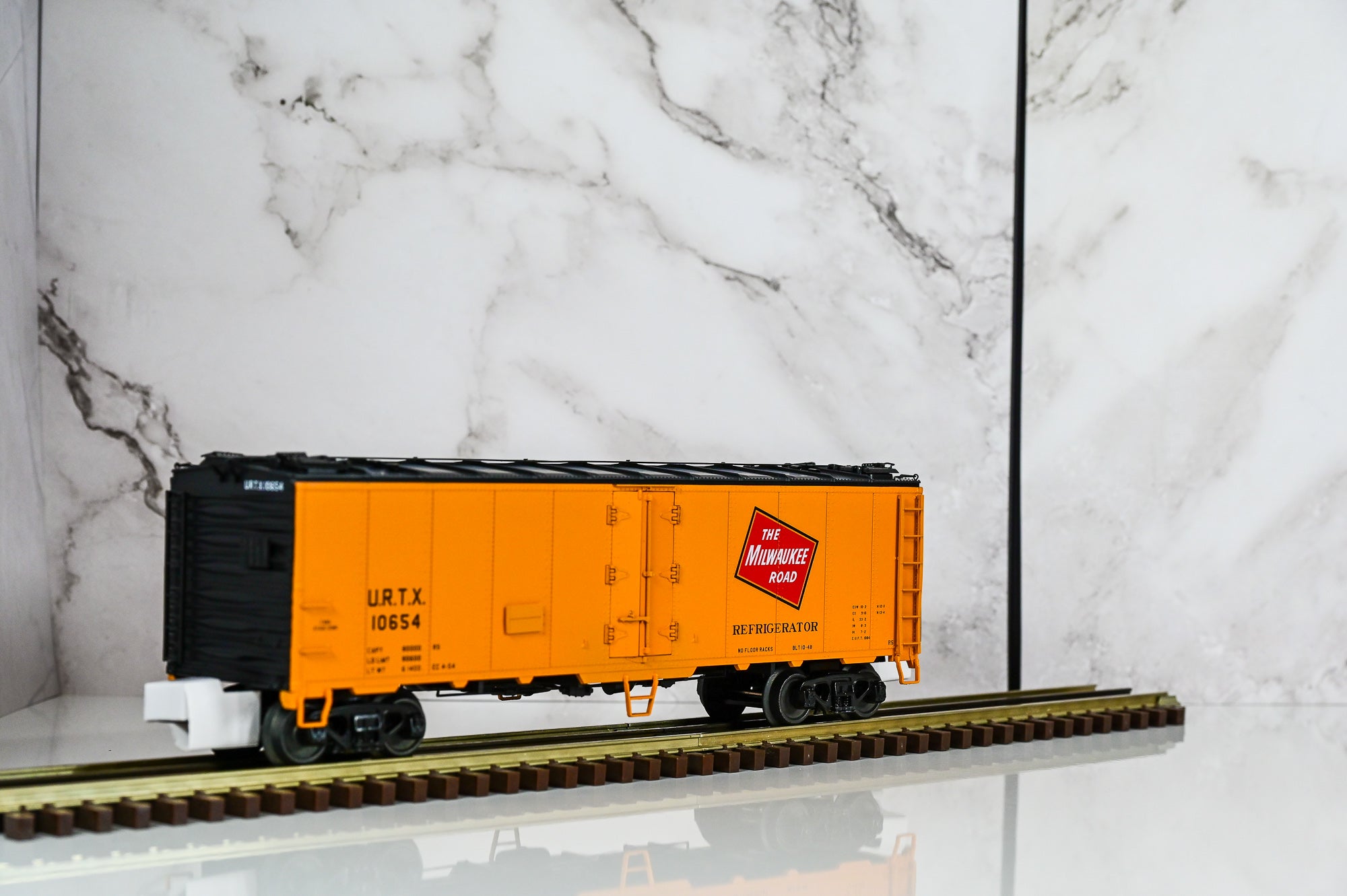 MTH Milwaukee Road Reefer Car #10654 | 40’ Steel Sided | O Scale
