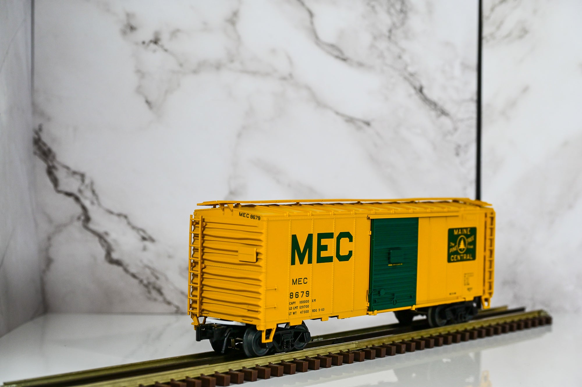 Atlas Maine Central 40' Sliding Door Box Car #8679 | Trainman | O Scale