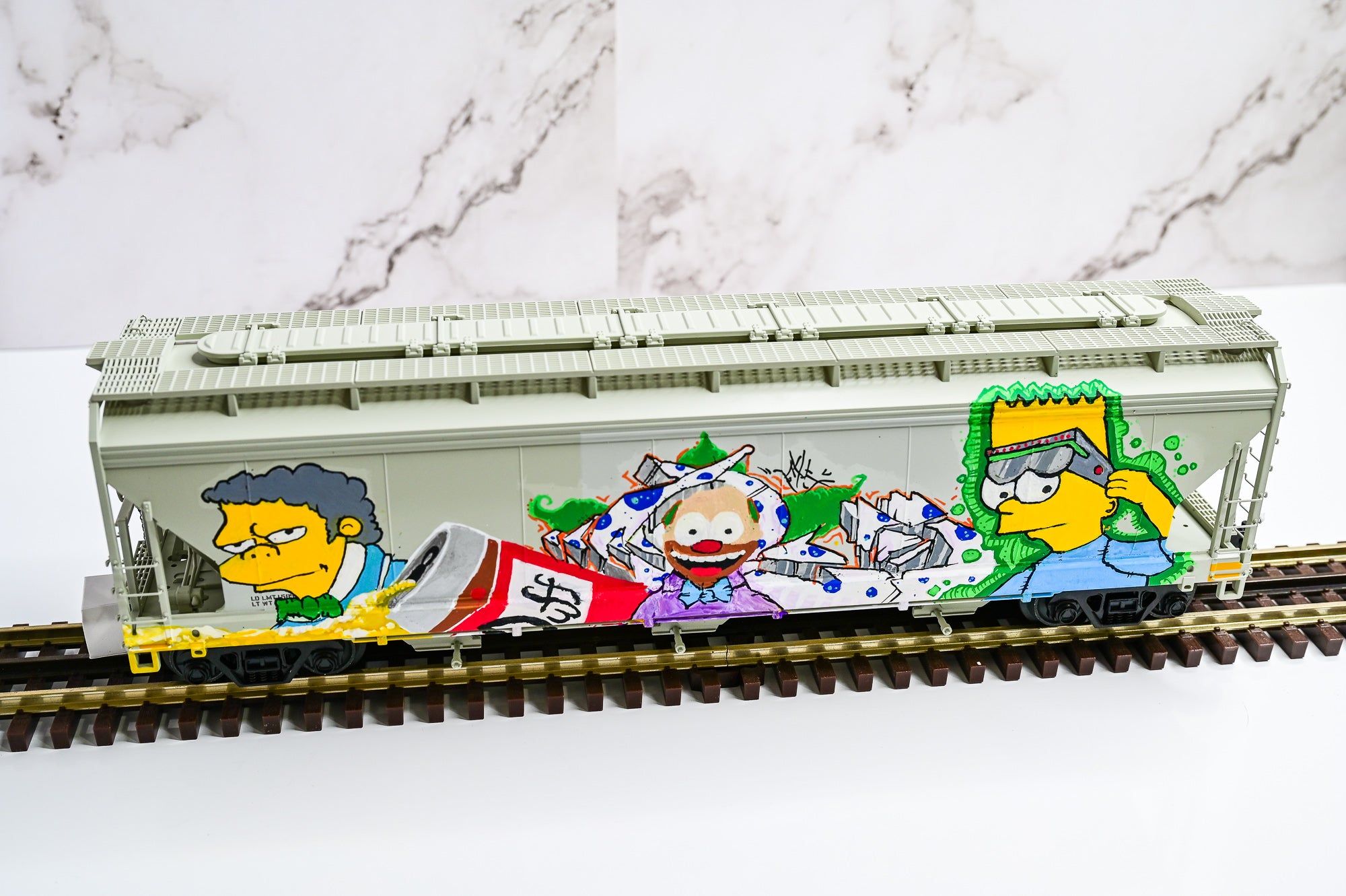 Custom Graffiti *2 Sides* Atlas 3-Bay Centerflow Hopper | SIMPSONS | O Scale