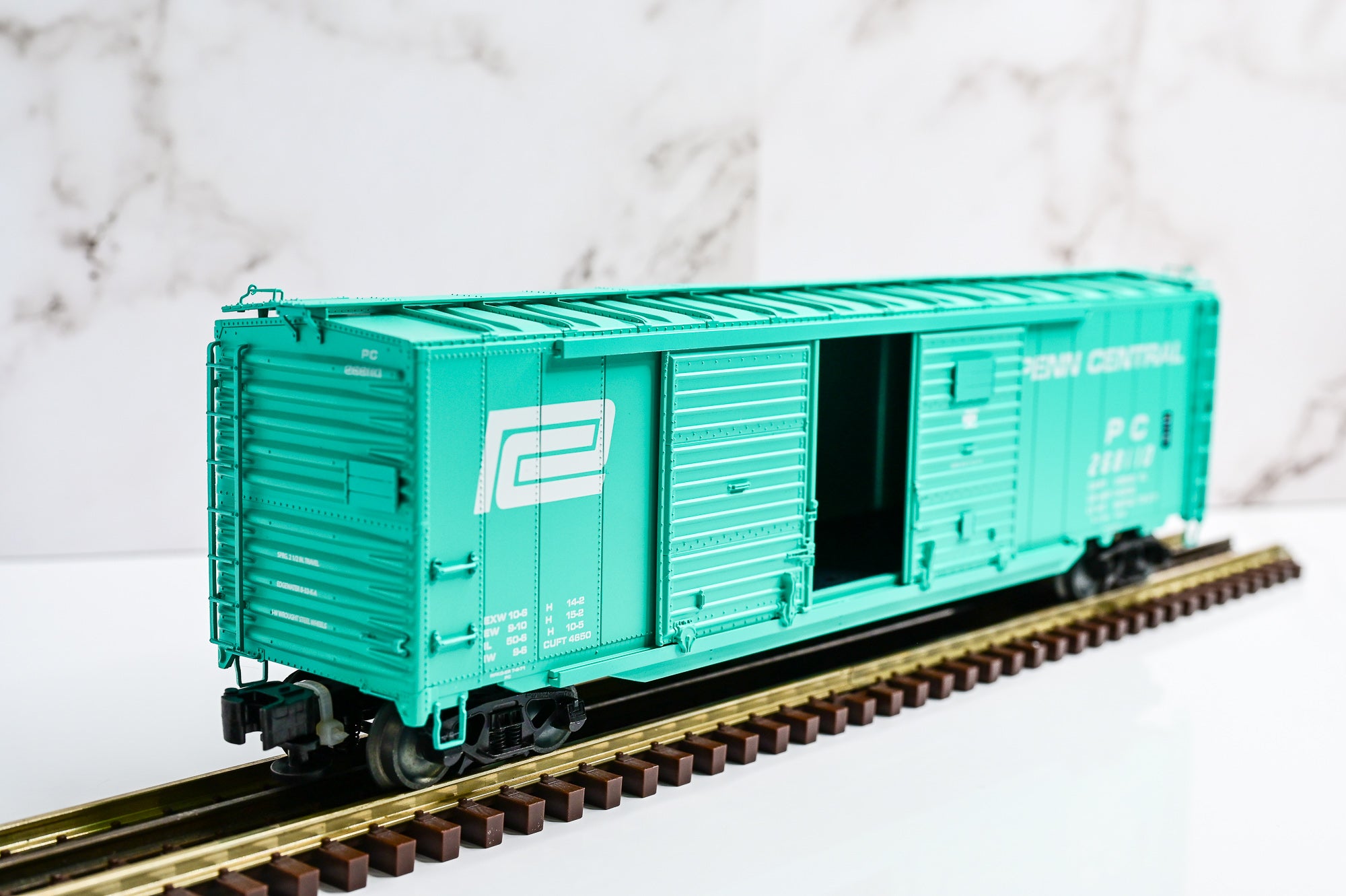 Lionel Penn Central 50' Double Door Boxcar #268110 | Standard O | O Scale