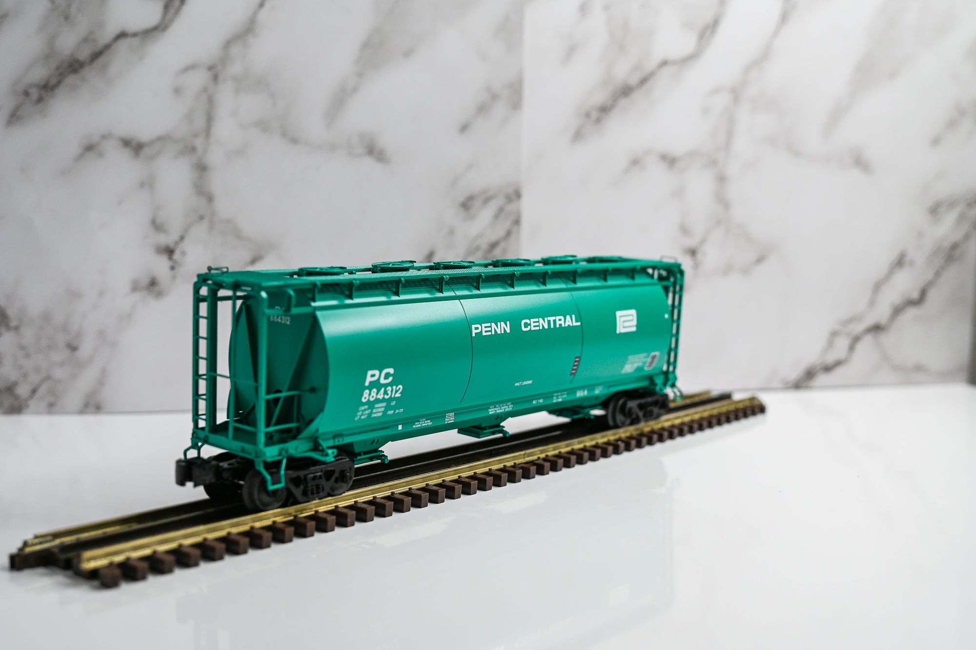 Lionel Penn Central Cylindrical Hopper #884312 | Standard O | O Scale